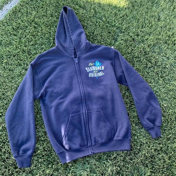 Sweater - Picture 1 of 2